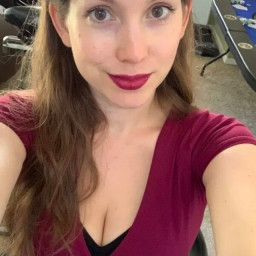 Bella, 26
