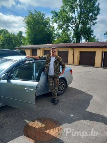 Олег (48 years) (Photo!) gets acquainted with a woman for sex (#8749398)