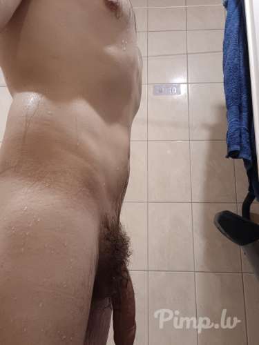 Esmu 38 gadus jauns,  sportisks un kopts vīrietis 195 cm.  Piedāvāju diskrētus tik…