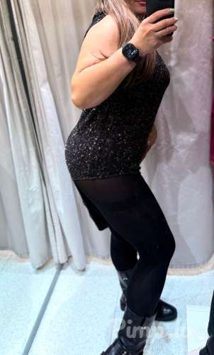 S43, V48. Sieva šovakar grib draiskulības Rīgas centrā. PM.