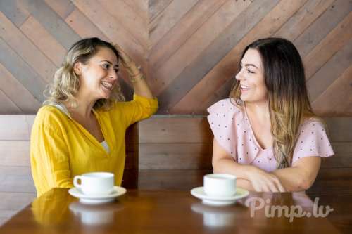 Esmu sieviete ap 30-35, atvērta, cieņpilna un ar pozitīvu attieksmi pret dzīvi....