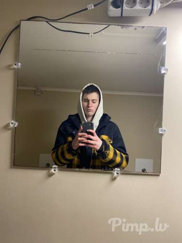 Edvardo (20 years) (Photo!) gets acquainted with a woman for sex (#8899562)